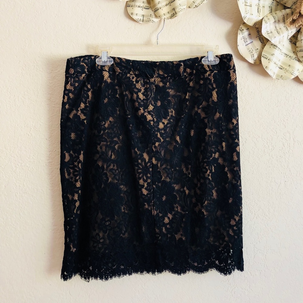 ⚜️Black beige lace skirt with scallop hem by CACHE